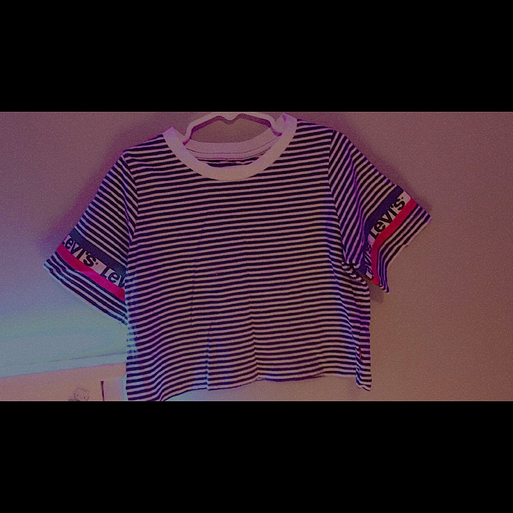 Red,white,navy blue Levi’s crop top<3